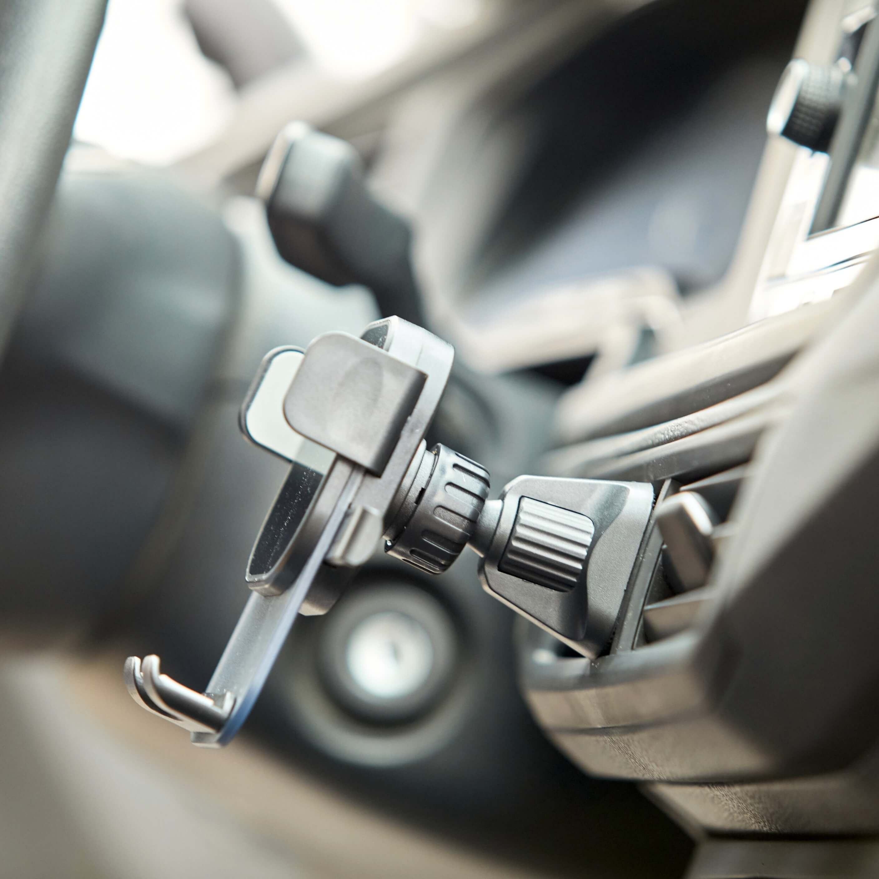 Soporte de celular IEY ajustable instalado en rejilla de ventilación de auto