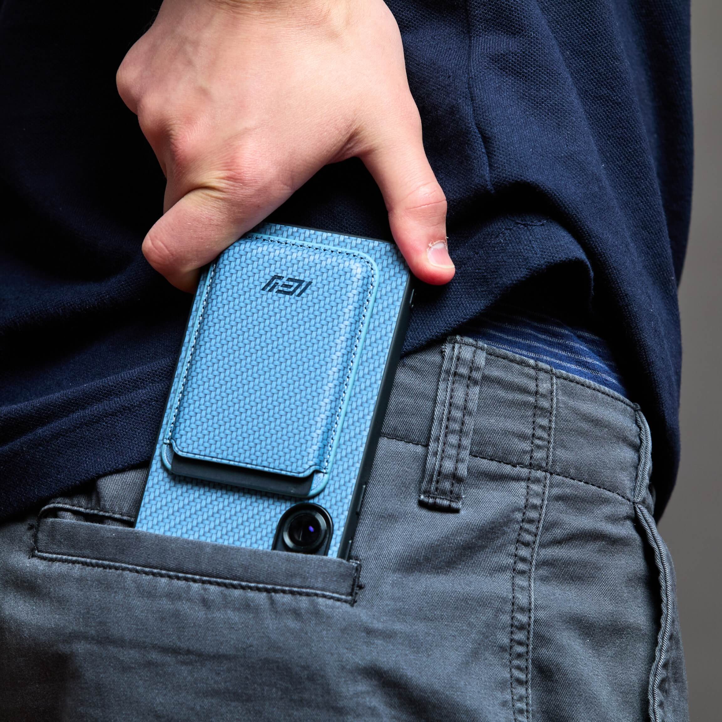 Funda MagSafe IEY® azul carbon con wallet MagSafe en bolsillo #color_azul