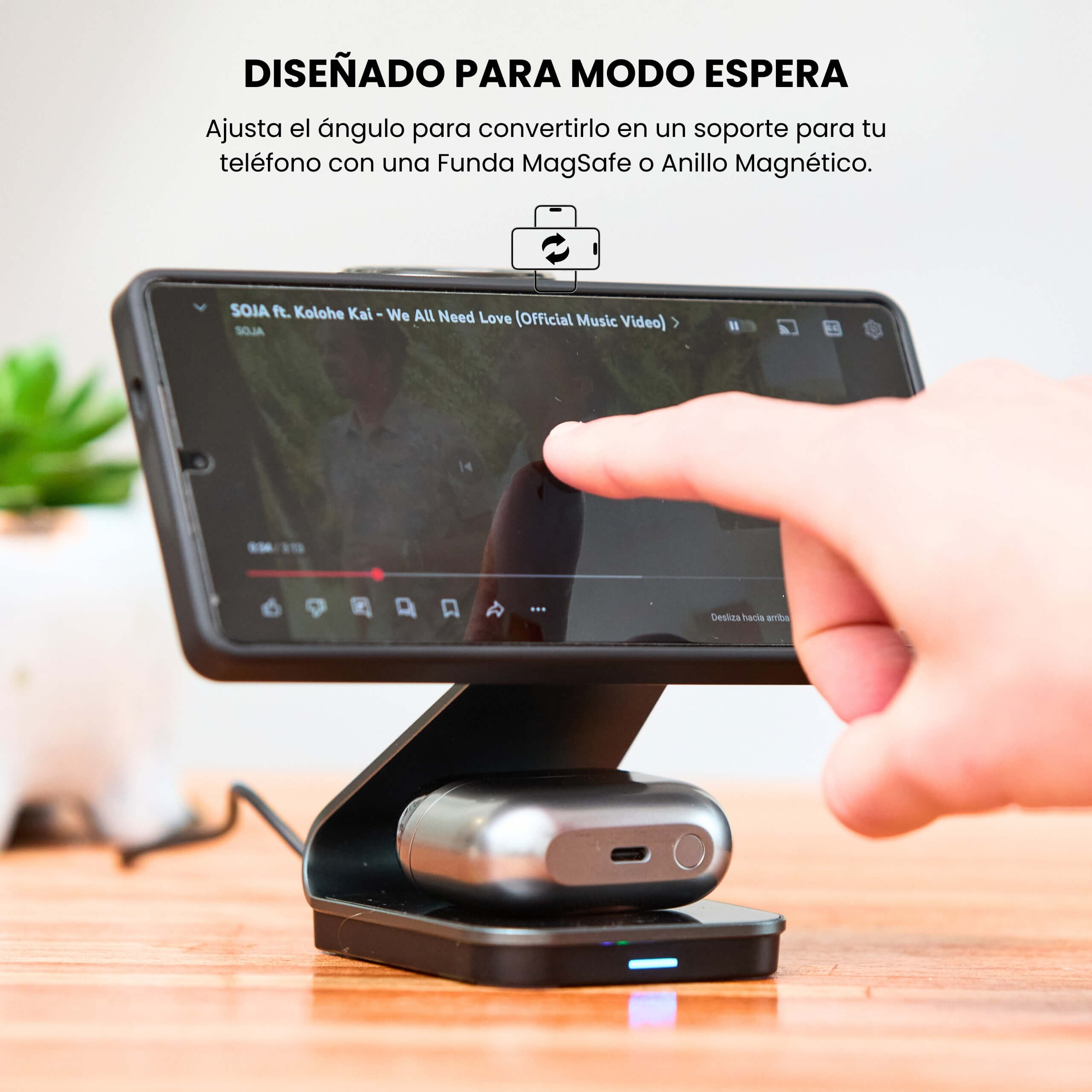Estacion de carga MagCharger cargando Galaxy Watch, Samsung y Auriculares Buds en simultáneo