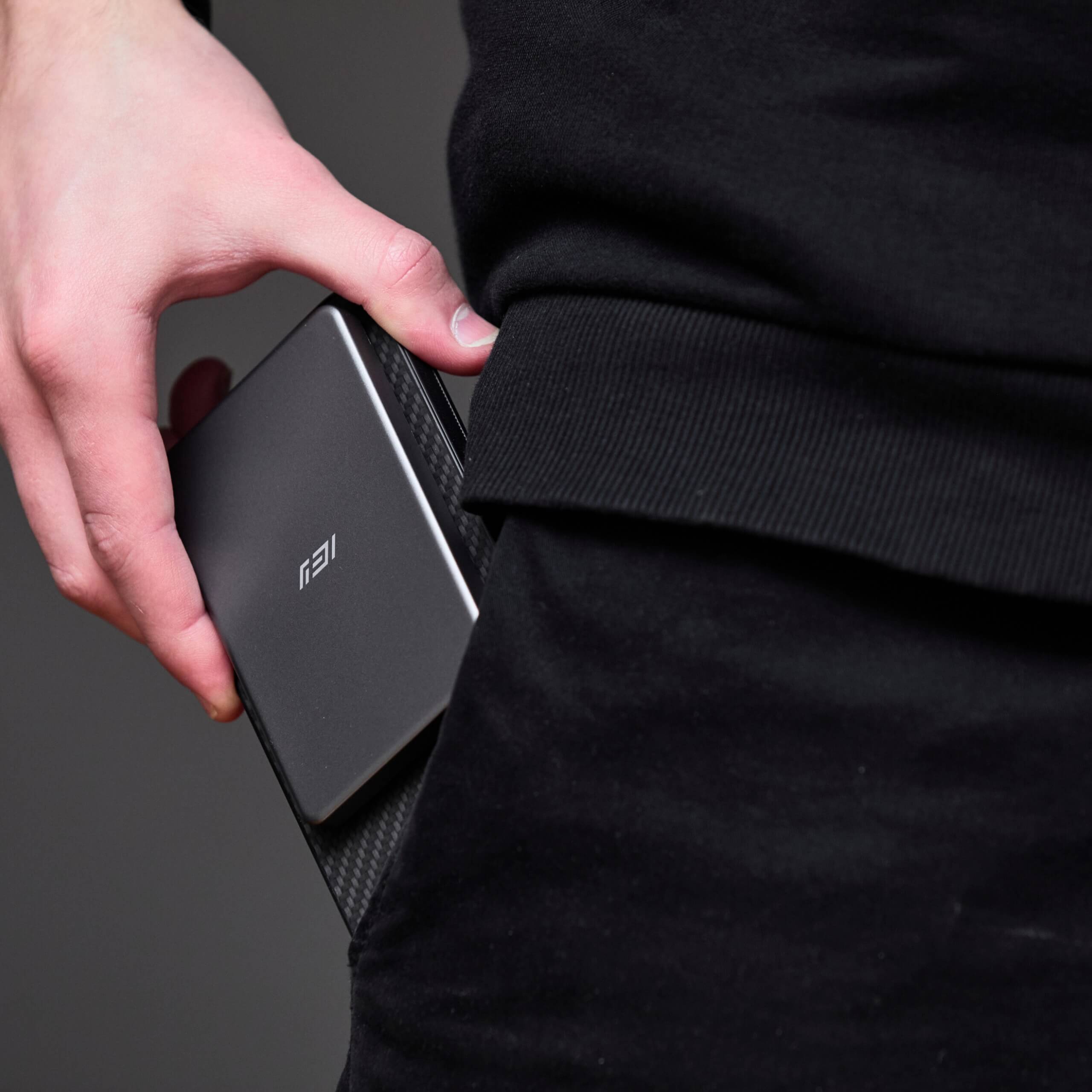 MagPower batería externa 5000mAh gris con diseño compacto y carga inalámbrica rápida #color_gris azulado