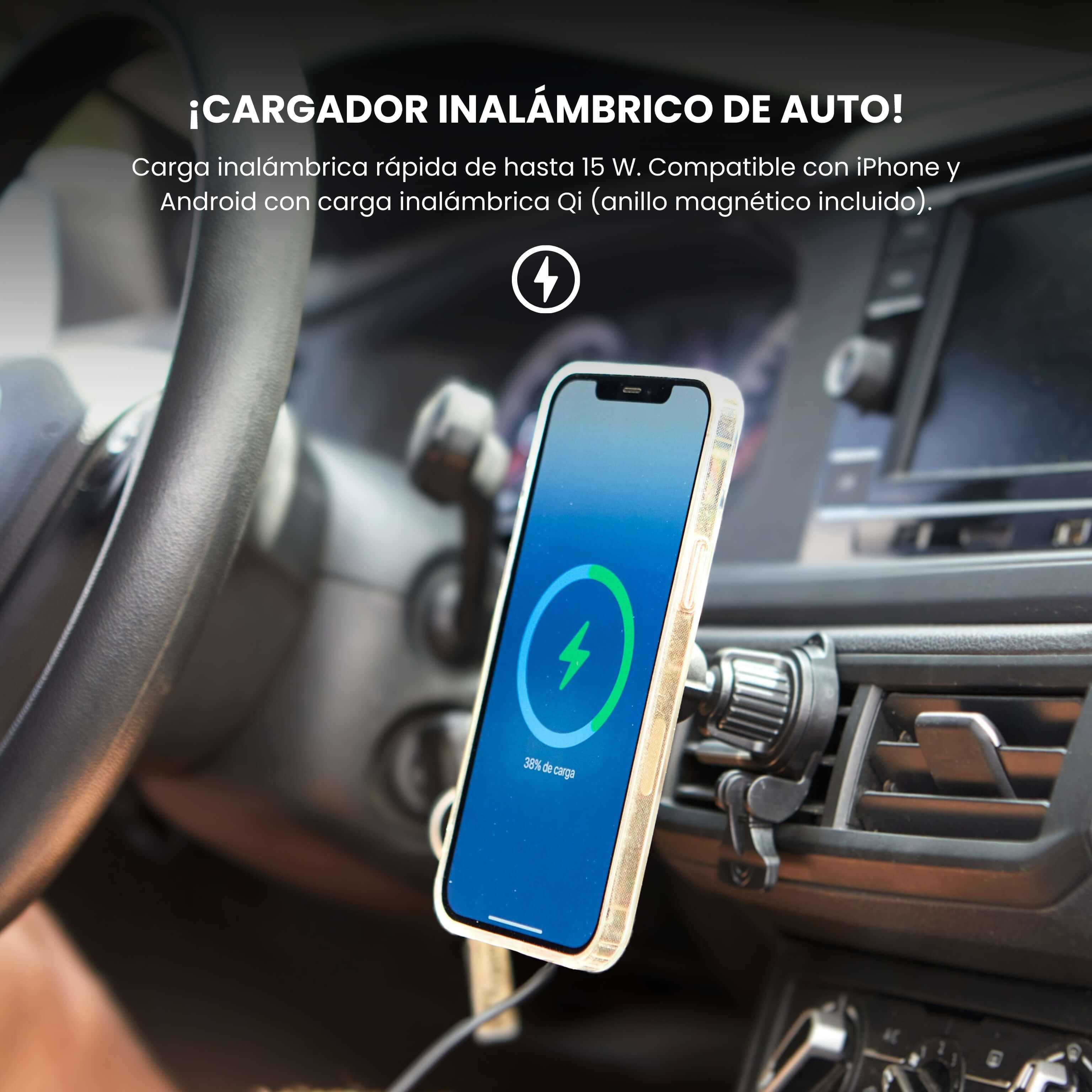 iPhone montado sobre el MagCharger en el auto, activando carga inalámbrica rápida con sujeción magnética firme