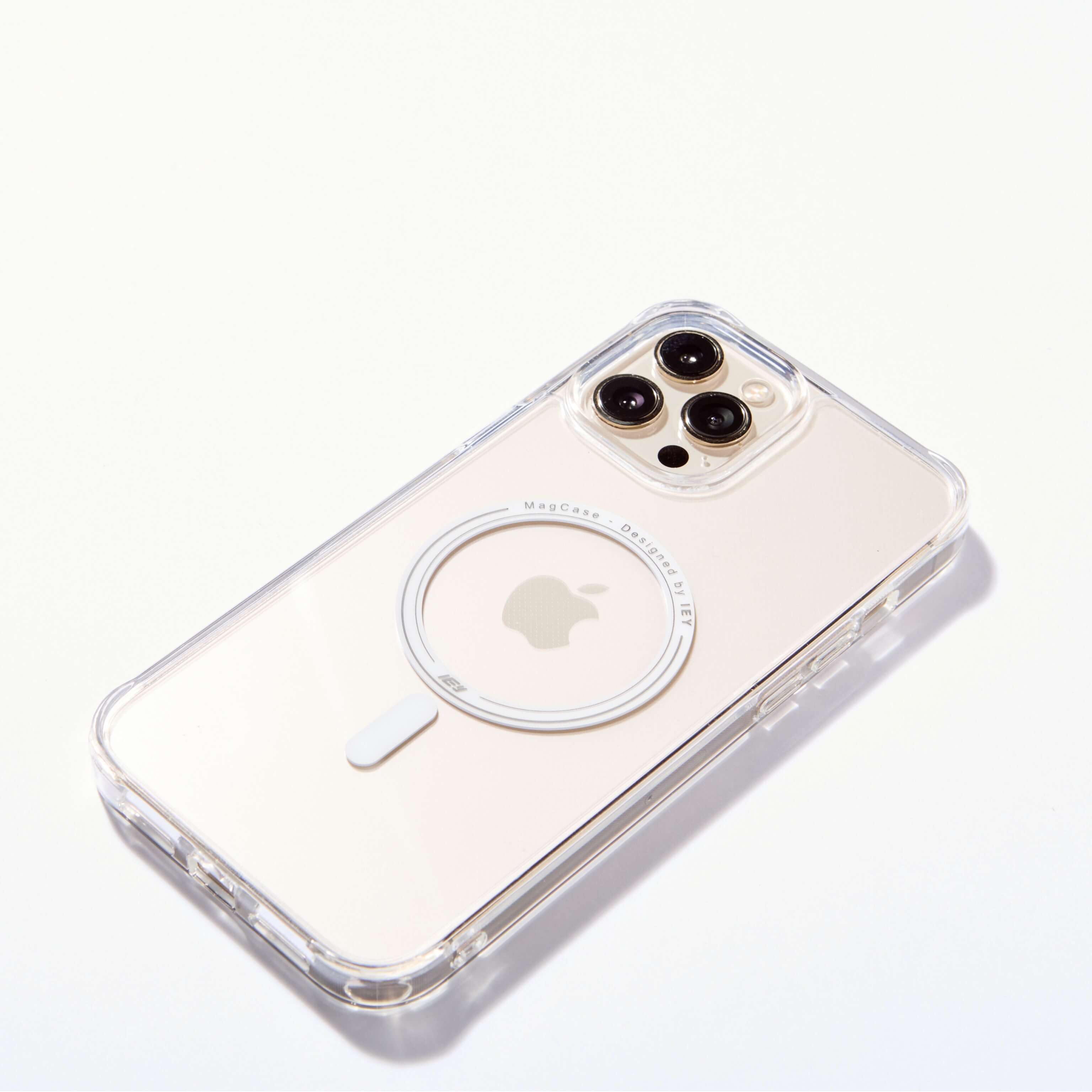 Funda transparente MagSafe para iPhone con diseño minimalista y aro imantado visible