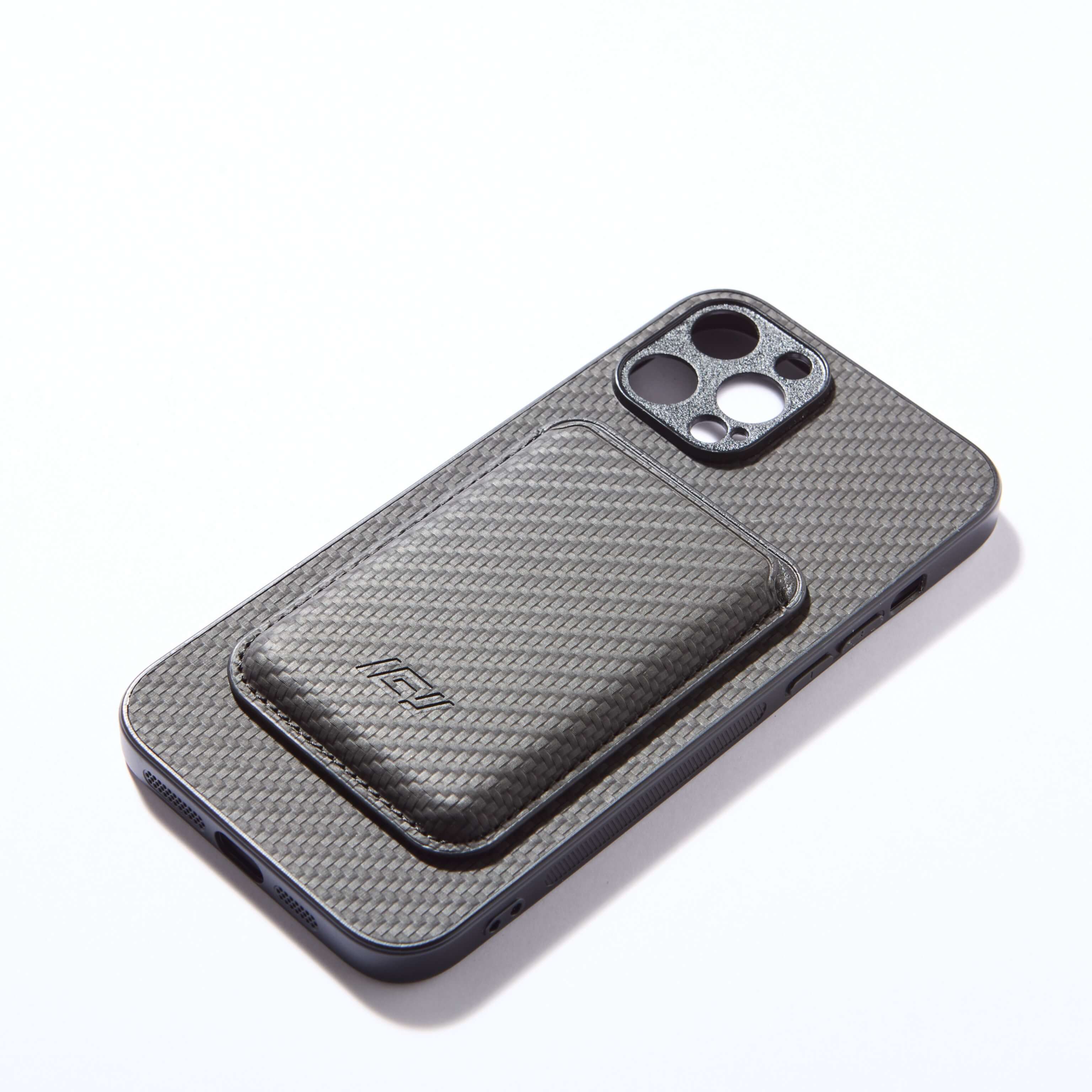 Funda Magsafe con Billetera MagWallet incluida color negra vista superior. Textura tejida en la cara frontal con logo IEY. #color_negro