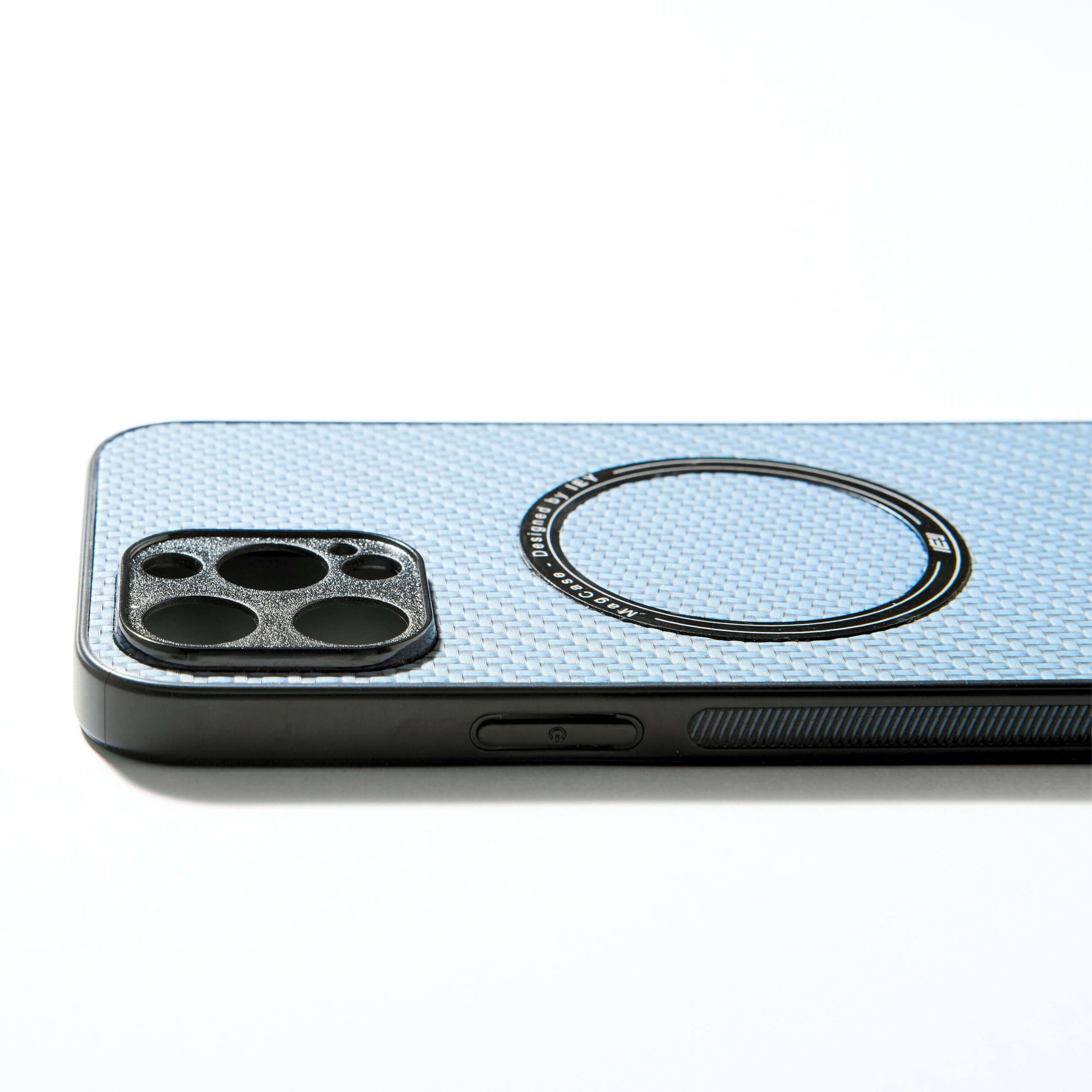 Funda MagSafe azul con textura tipo fibra de carbono, vista lateral con aro imantado grabado y diseño ultraligero #color_azul
