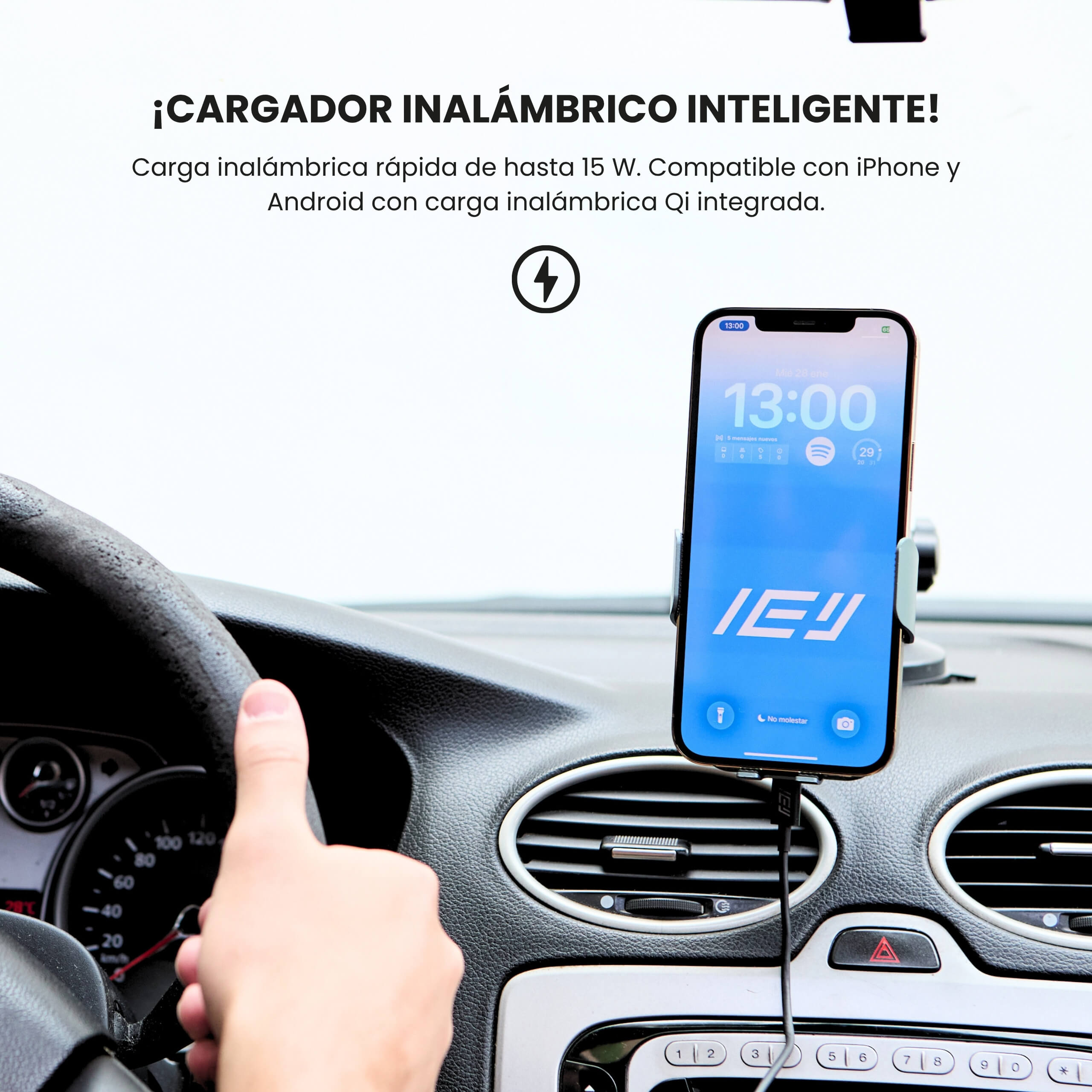MagCharger Car con brazo extensible instalado en el parabrisas de un automóvil.