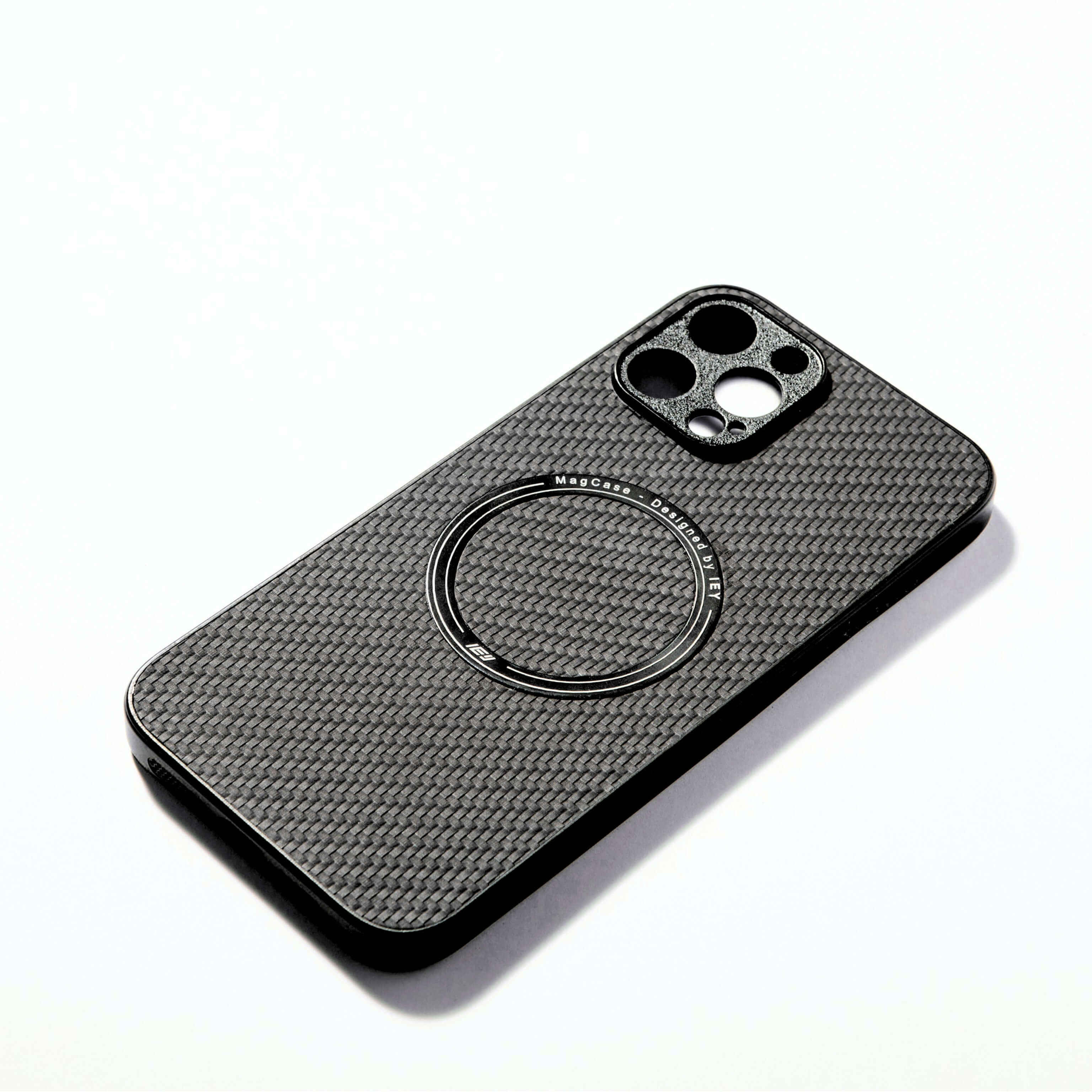 Funda MagSafe color negro en vista superior, colocada sobre fondo blanco con sombras suaves #color_negro