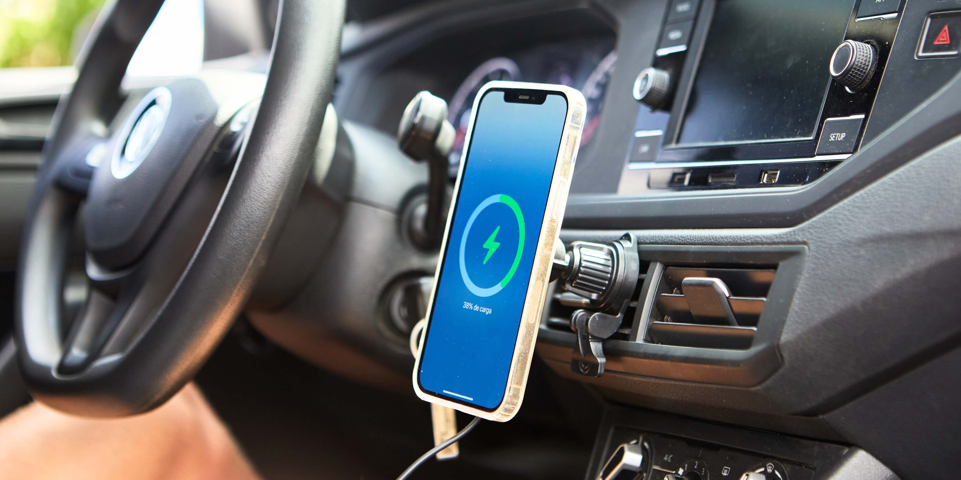 Carga inalámbrica segura para celular con tecnología IEY que protege la batería