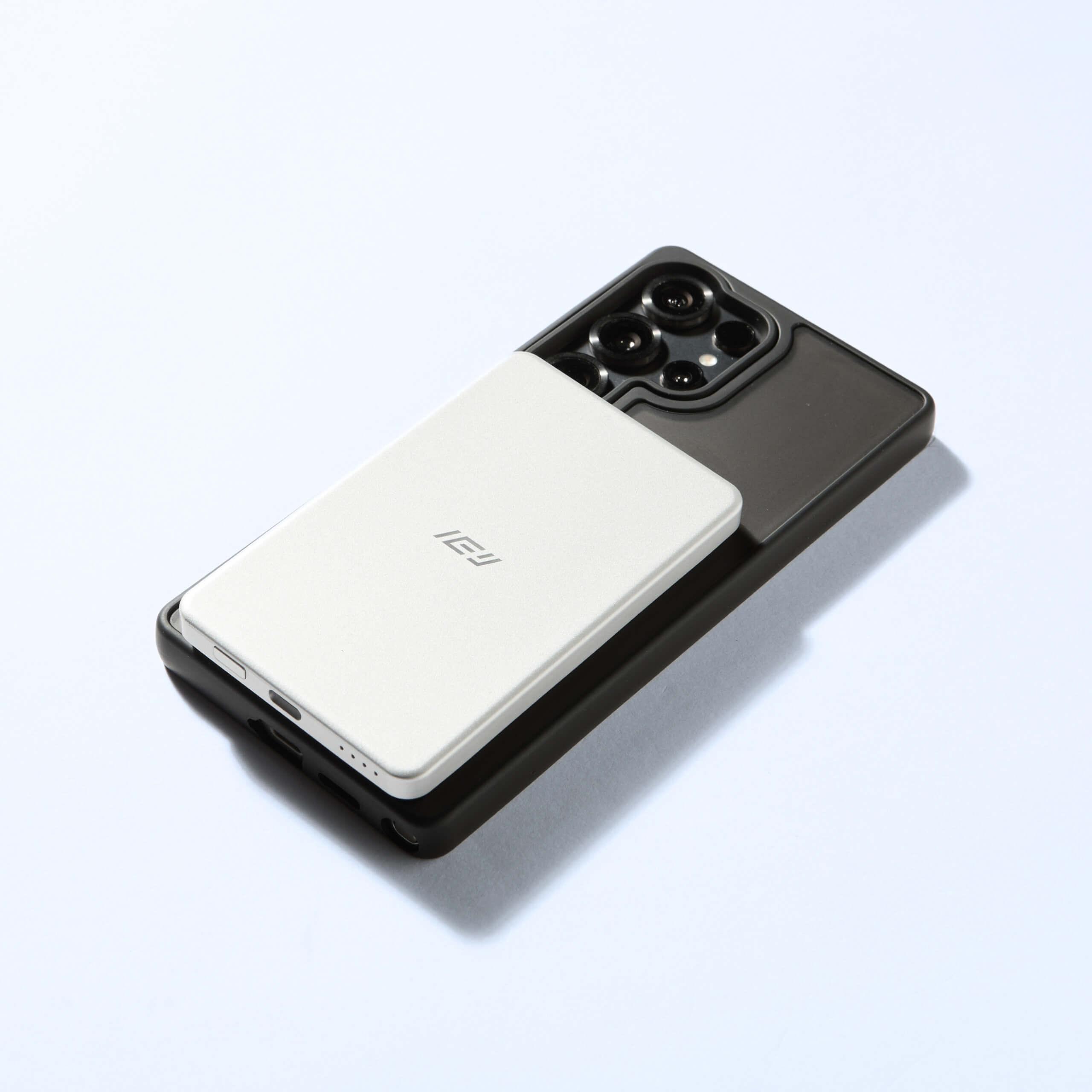 Batería inalámbrica MagPower blanca 5000mAh con MagSafe – cargador portátil ultrafino de IEY.