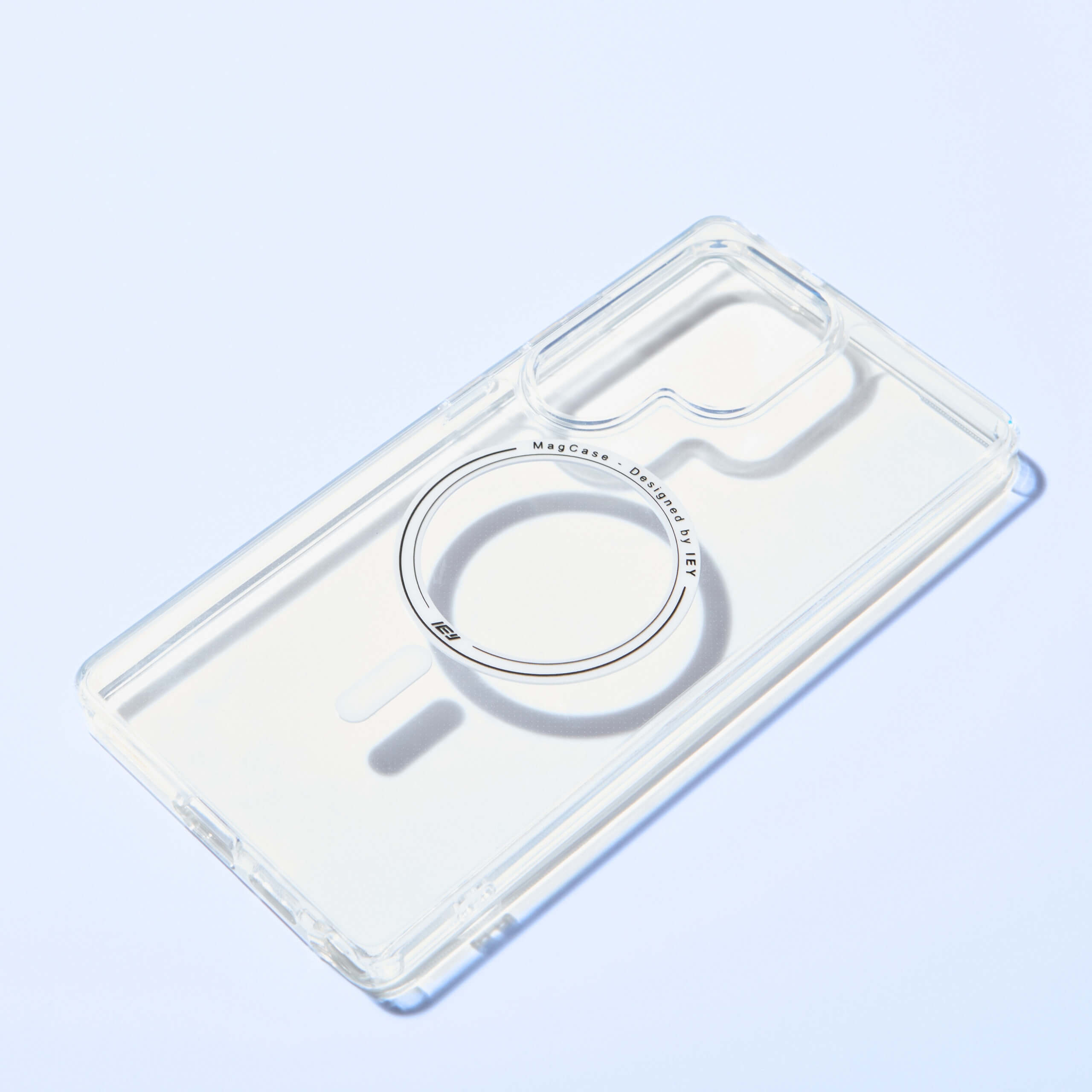 Funda transparente MagSafe IEY vista frontal, compatible con carga magnética