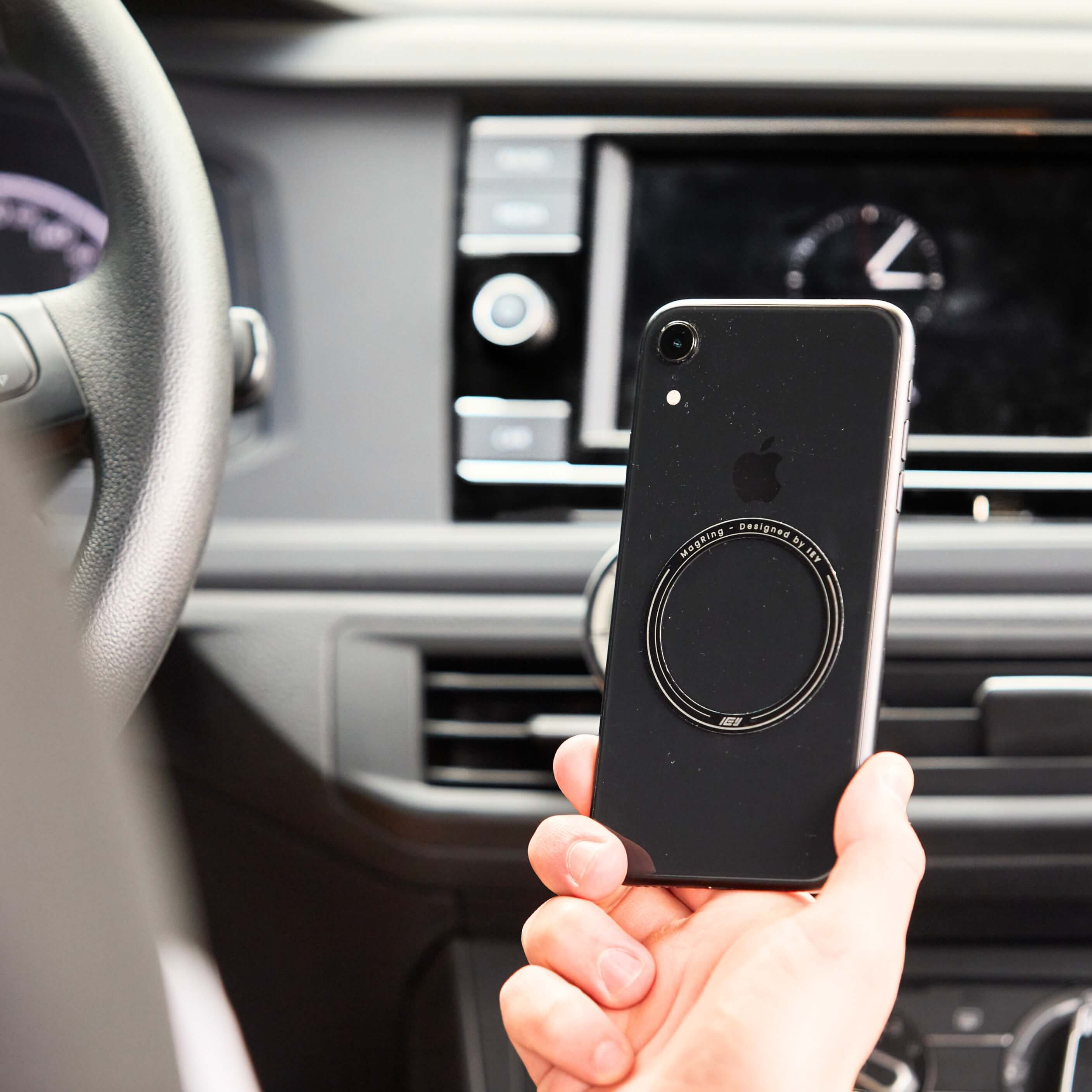 Instalación del anillo MagRing en funda de teléfono para usar con soporte MagSafe en el auto
