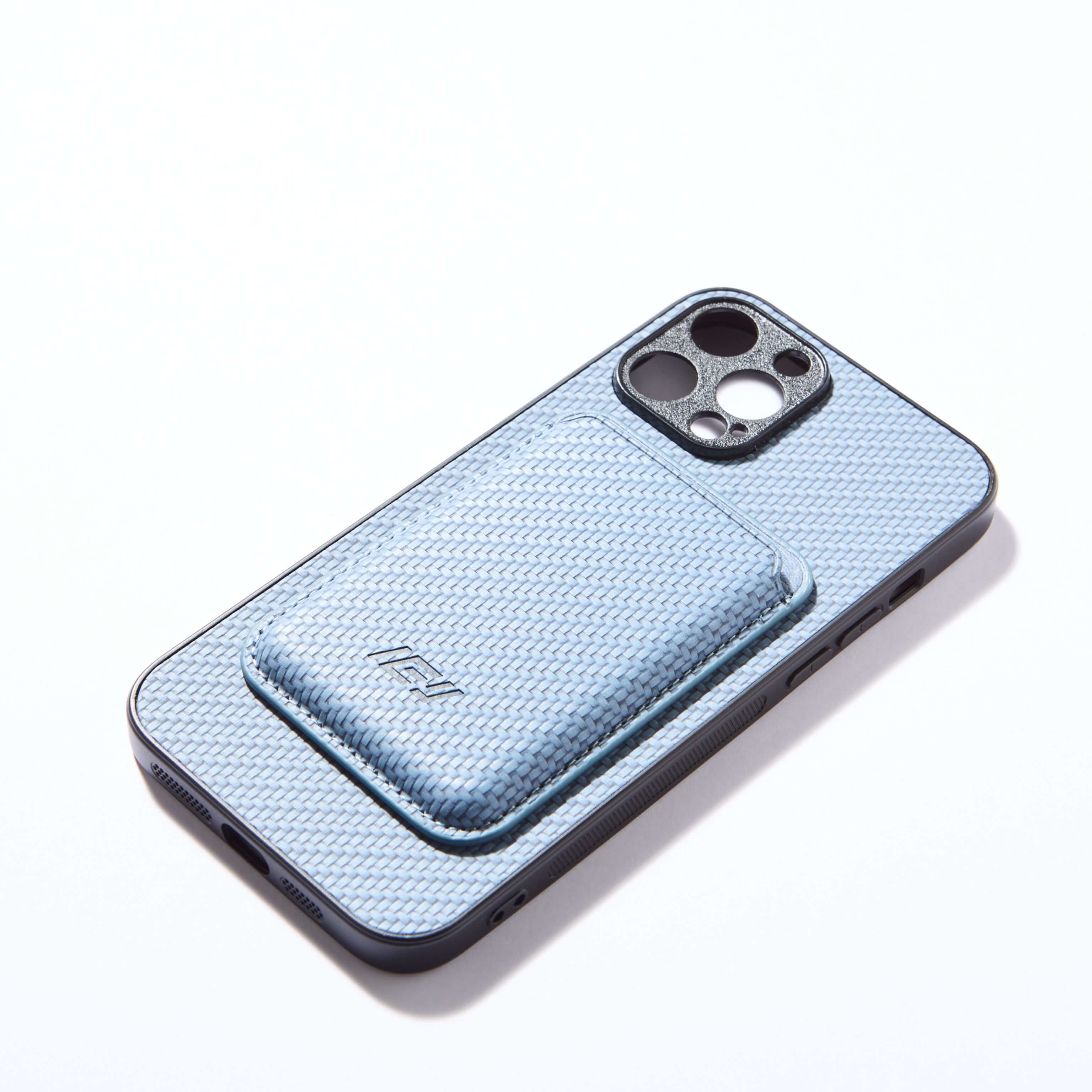 Funda Magsafe con Billetera MagWallet  incluida color azul vista superior. Textura tejida en la cara frontal con logo IEY. #color_azul