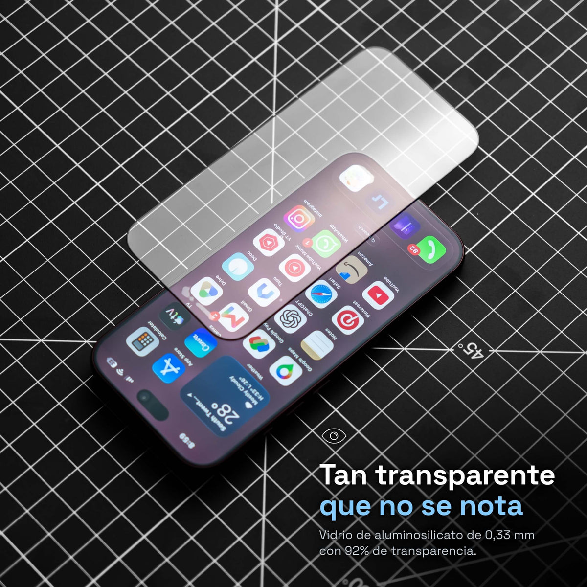 Vidrio templado transparente ApplyFit™ de IEY® sobre un iPhone, fabricado en aluminosilicato de 0,33 mm y con 92 % de transparencia.