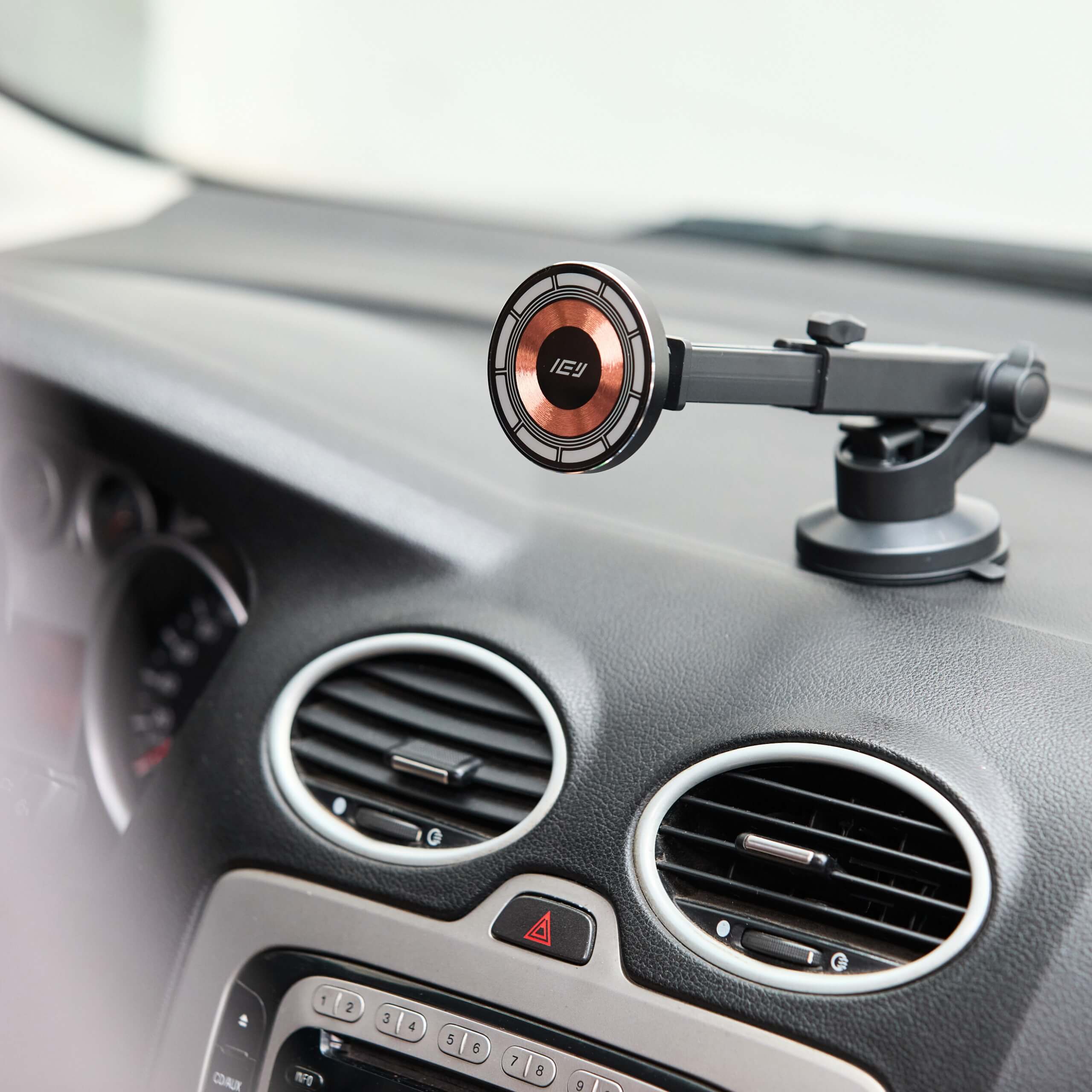 MagCharger Car IEY con brazo extensible y fijación firme en el tablero