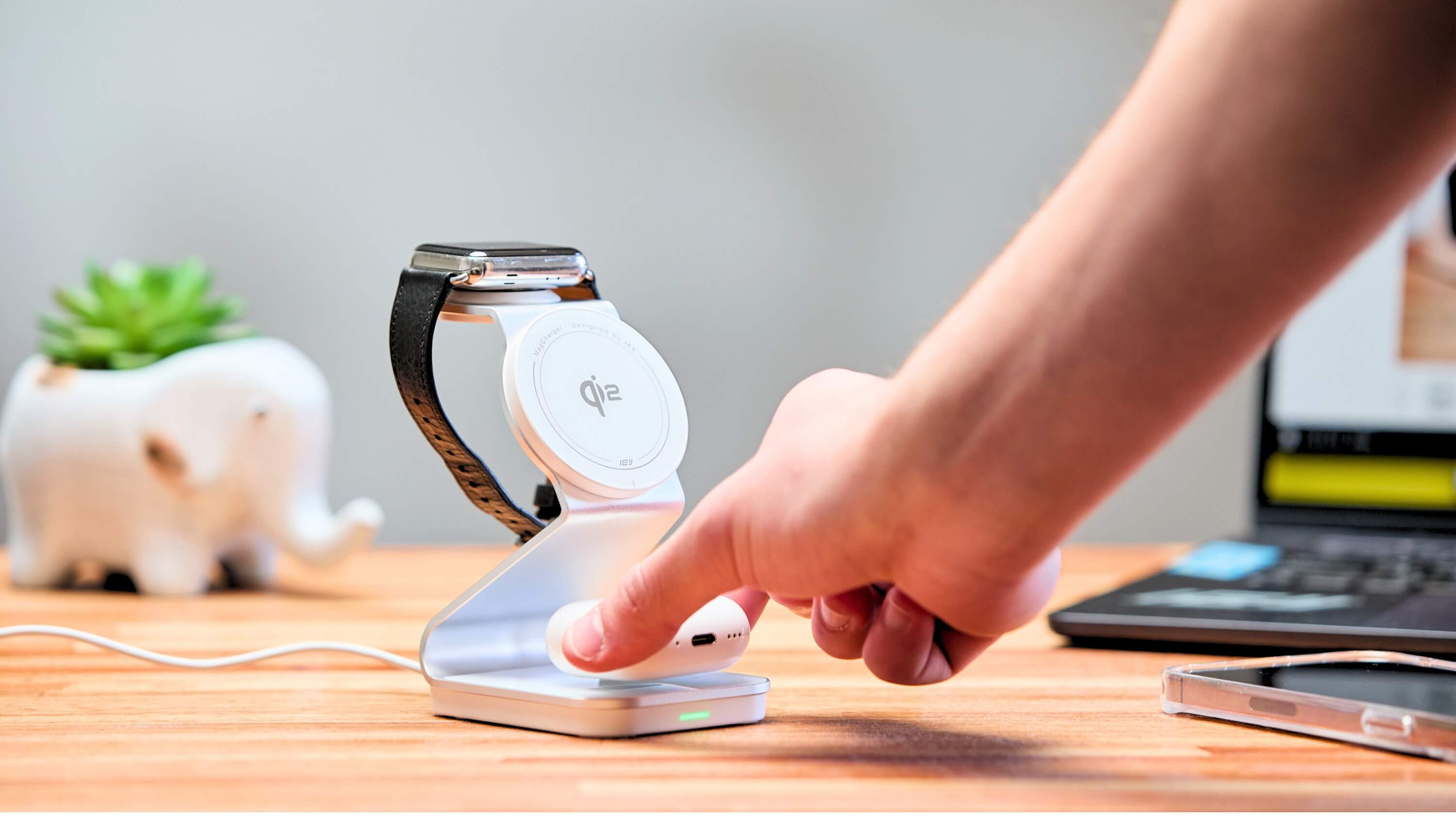 Cargador Inalambrico 3 en 1 con Qi2 + MagSafe con diseño premium IEY