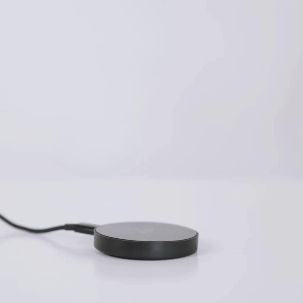 Cargador Inalambrico Plegable MagCharger con acabado elegante y diseño minimalista de la marca IEY