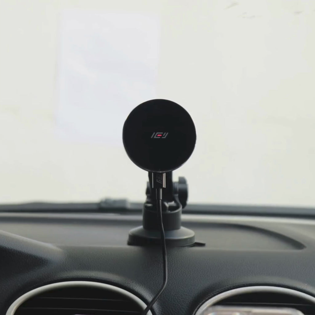 Vista trasera de iPhone con anillo magnético compatible con MagSafe para uso con cargadores inalámbricos de auto